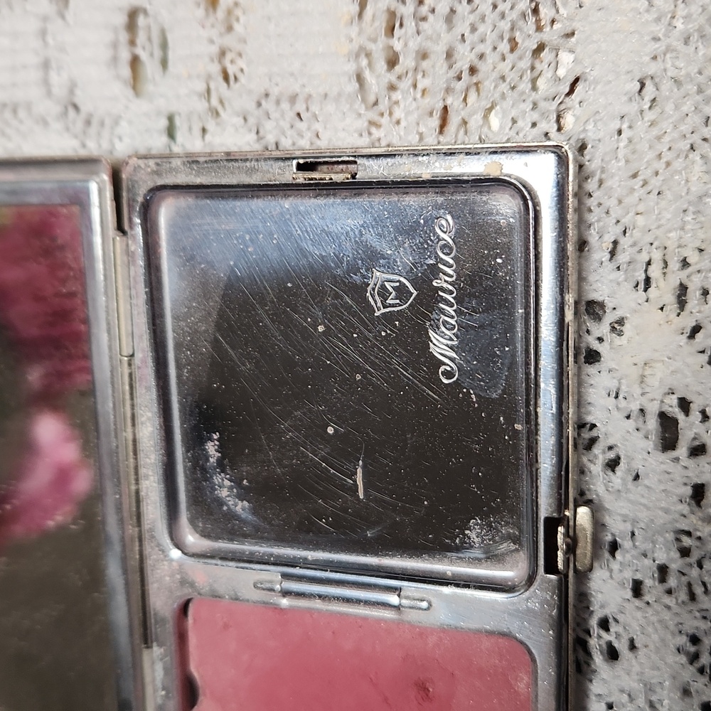 Art Deco Black and Green Compact Case - Picture 4 of 5